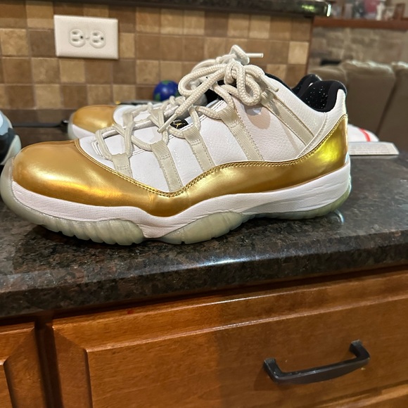 Jordan 11 low closing ceremony